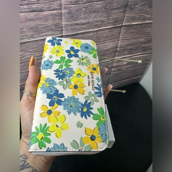 Kate Spade Las Vegas Icon Daycation Neda Continental - Picture 4 of 5